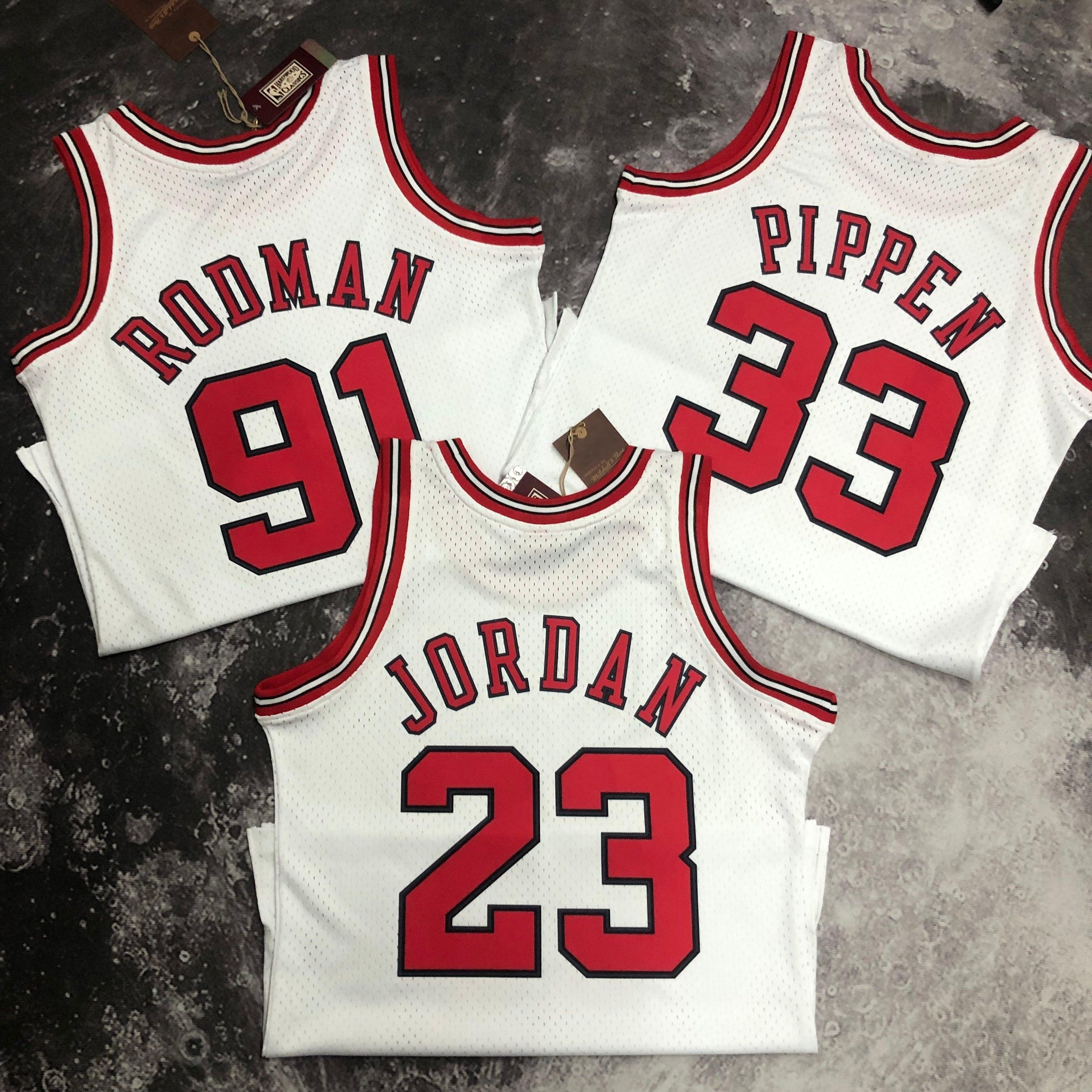 Regata Swingman Chicago Bulls Mitchell & Ness Hardwood Classics 1997/98 Branca - OGJERSEYSHOP