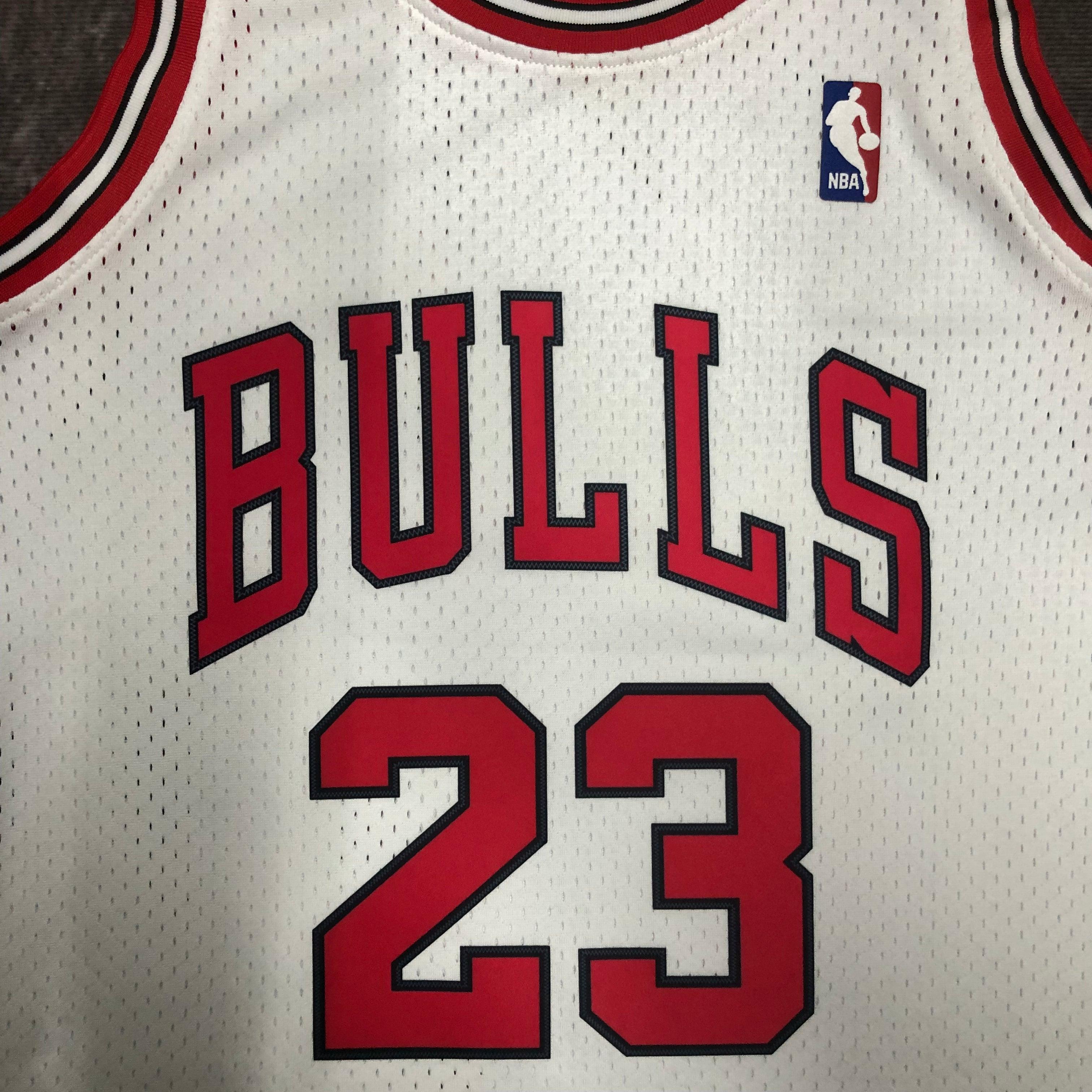 Regata Swingman Chicago Bulls Mitchell & Ness Hardwood Classics 1997/98 Branca - OGJERSEYSHOP