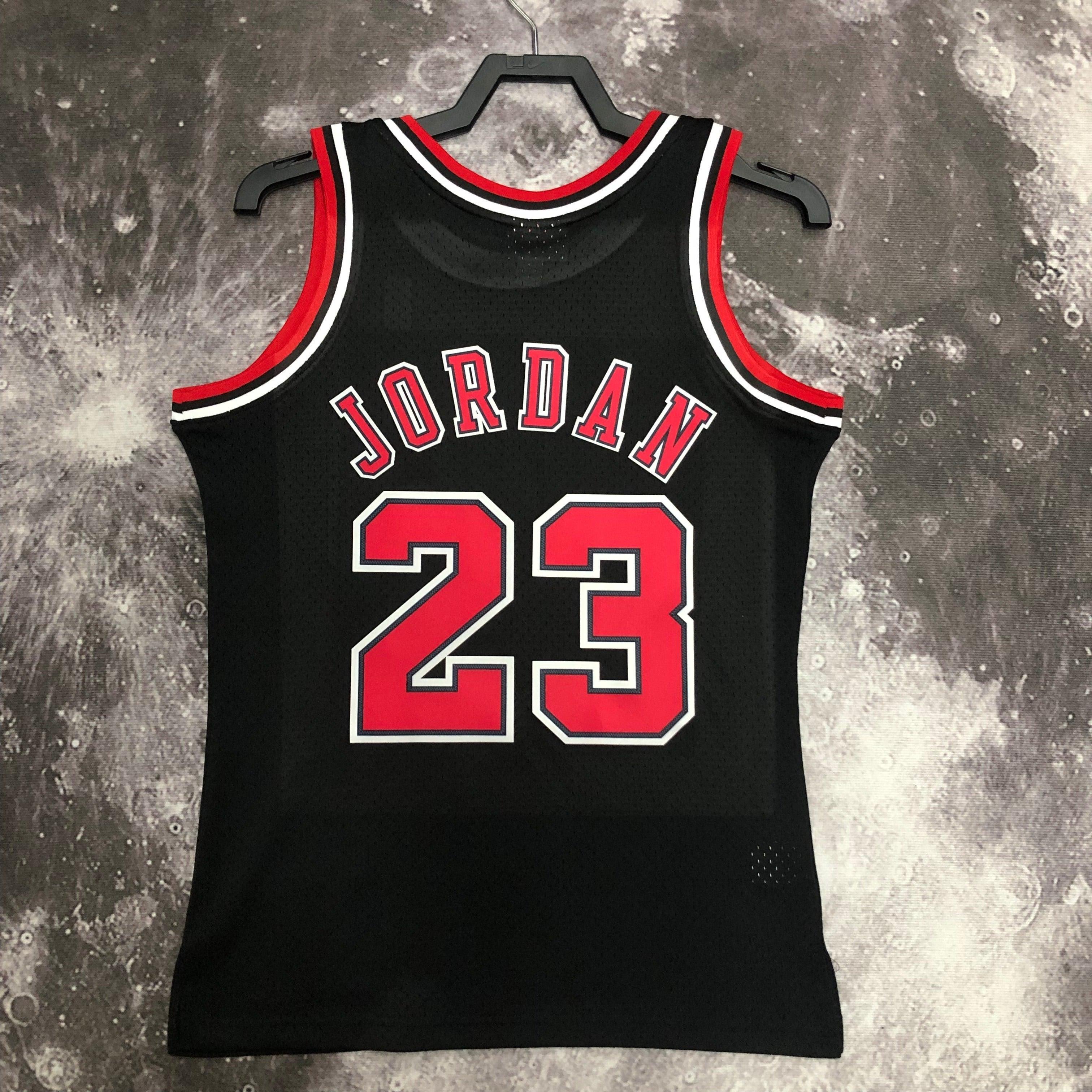 Regata Swingman Chicago Bulls Mitchell & Ness Hardwood Classics 1997/98 Preta - OGJERSEYSHOP