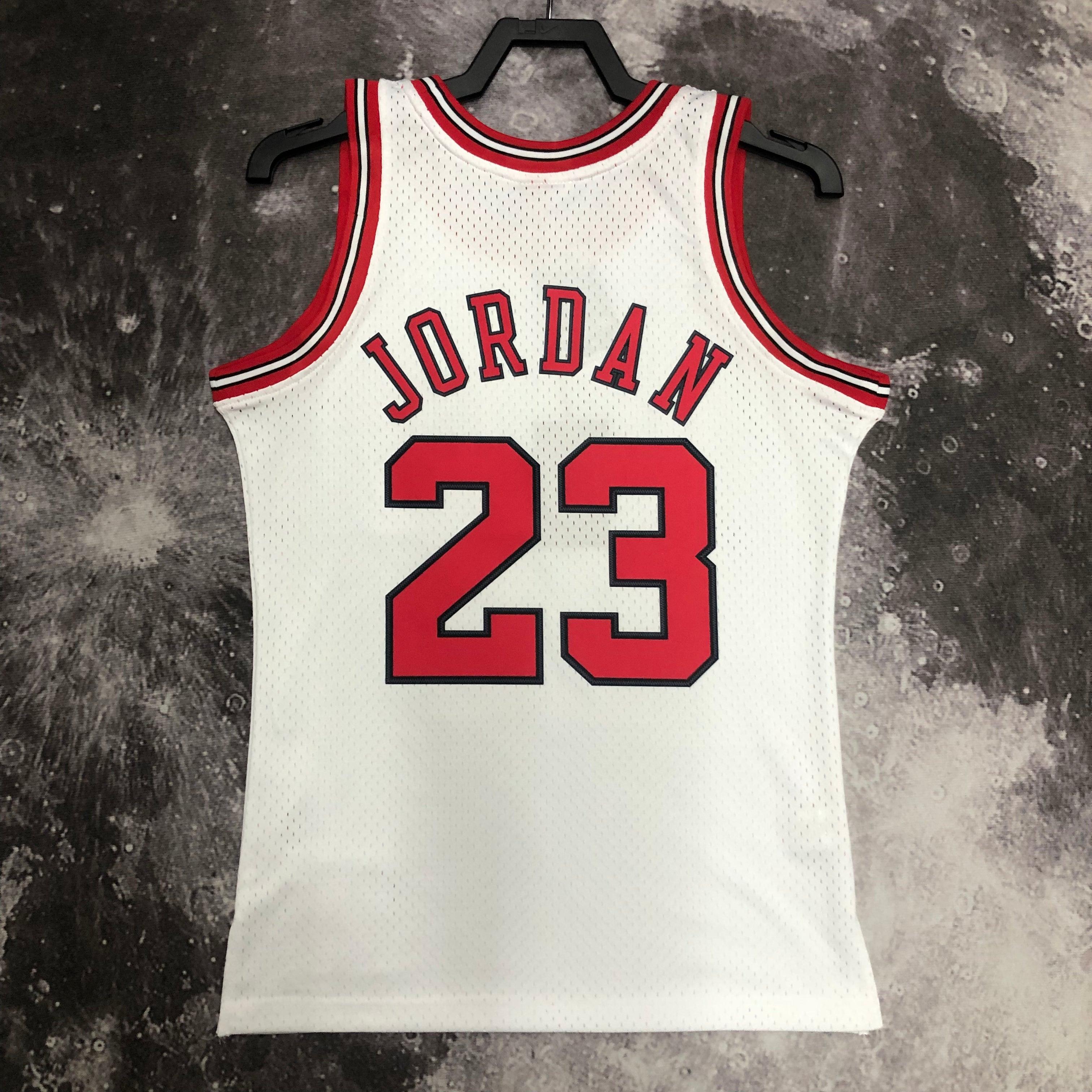 Regata Swingman Chicago Bulls Mitchell & Ness Hardwood Classics 1997/98 Branca - OGJERSEYSHOP