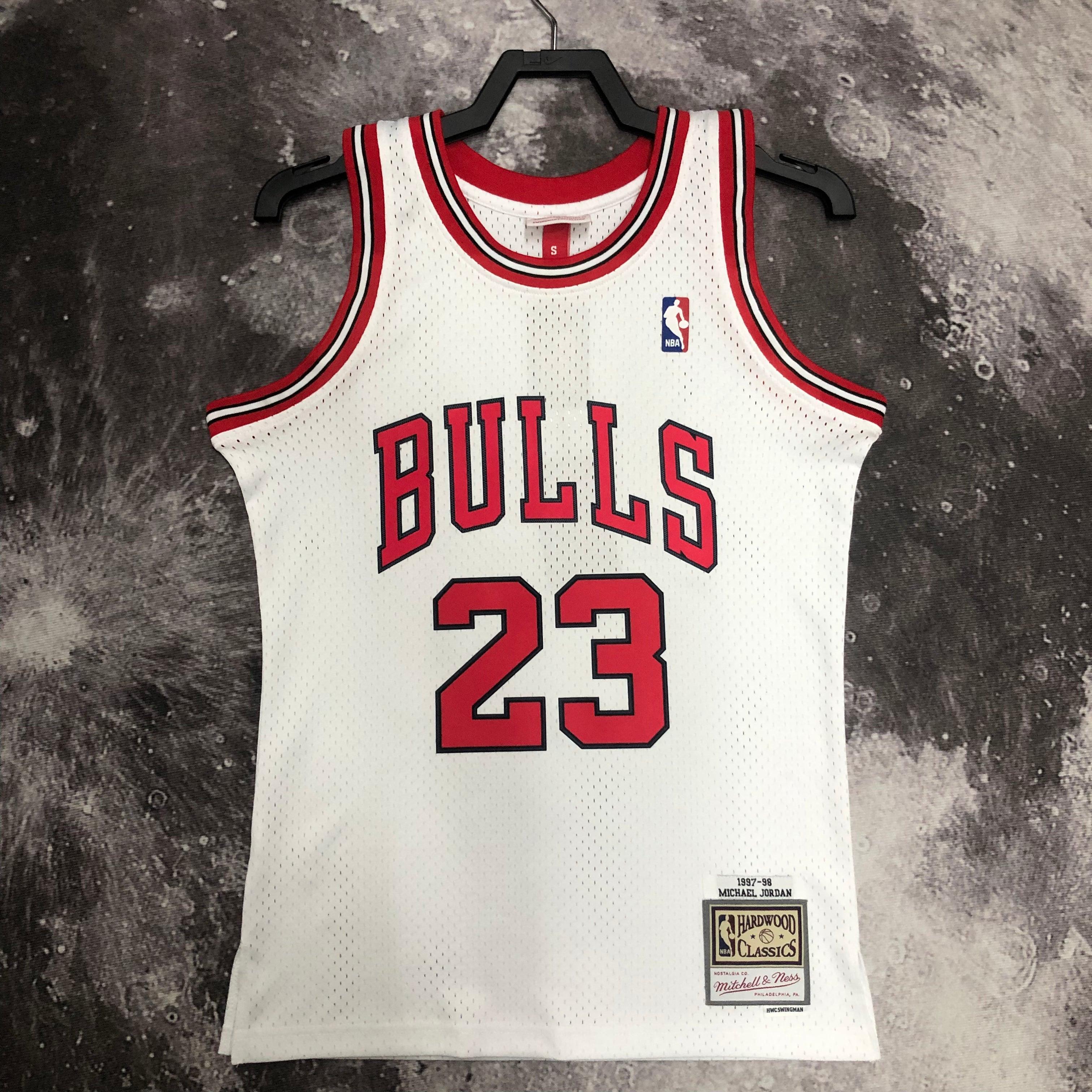 Regata Swingman Chicago Bulls Mitchell & Ness Hardwood Classics 1997/98 Branca - OGJERSEYSHOP