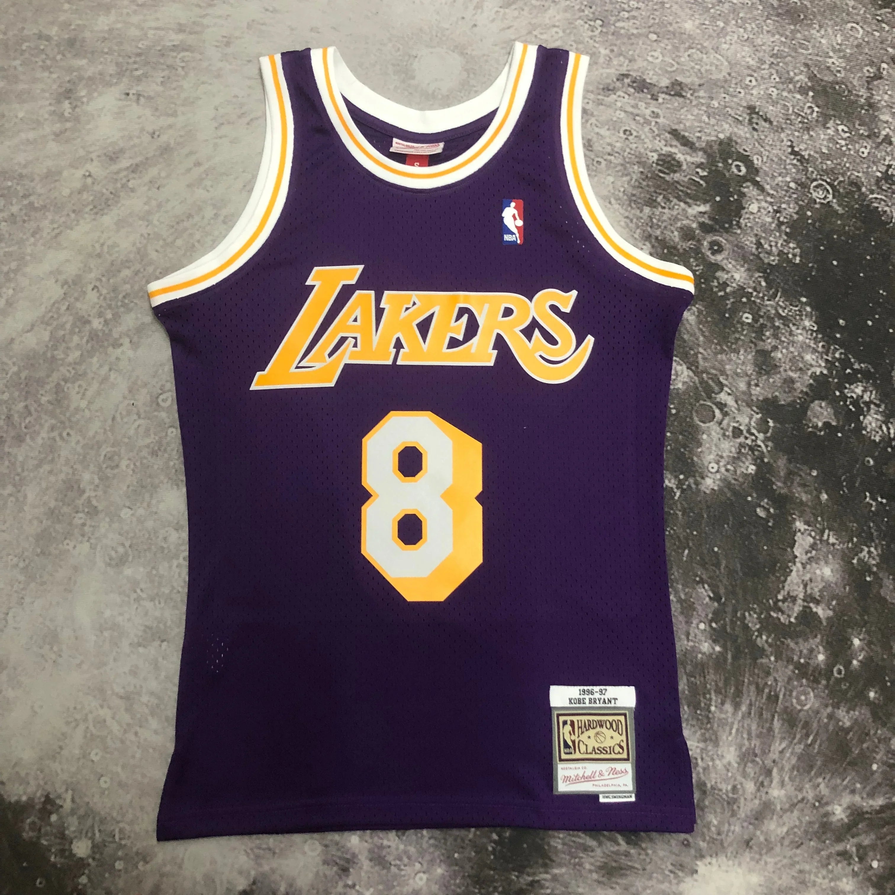 Regata Swingman Los Angeles Lakers Mitchell & Ness Roxa Hardwood Classics 1996/97 - OGJERSEYSHOP