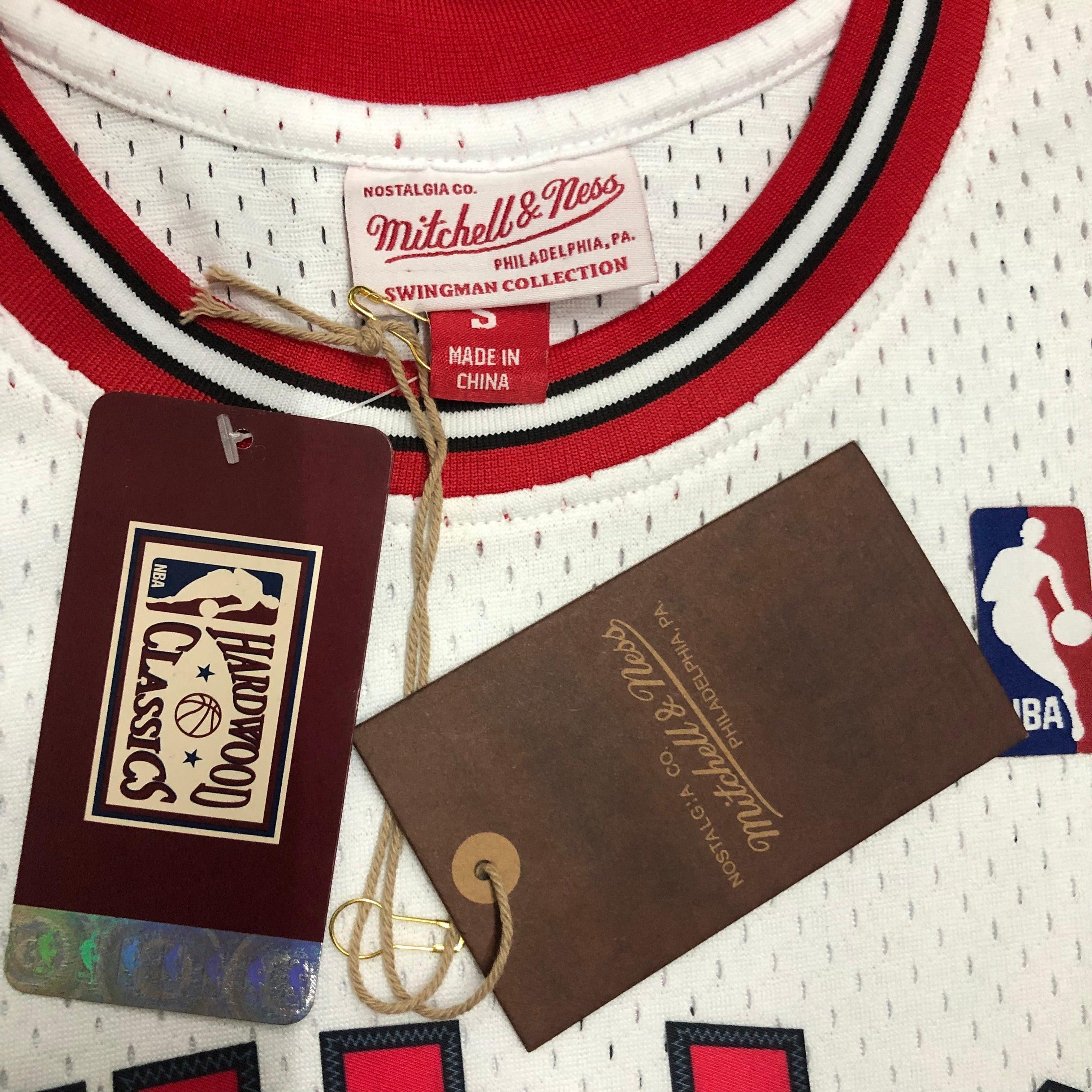 Regata Swingman Chicago Bulls Mitchell & Ness Hardwood Classics 1997/98 Branca - OGJERSEYSHOP