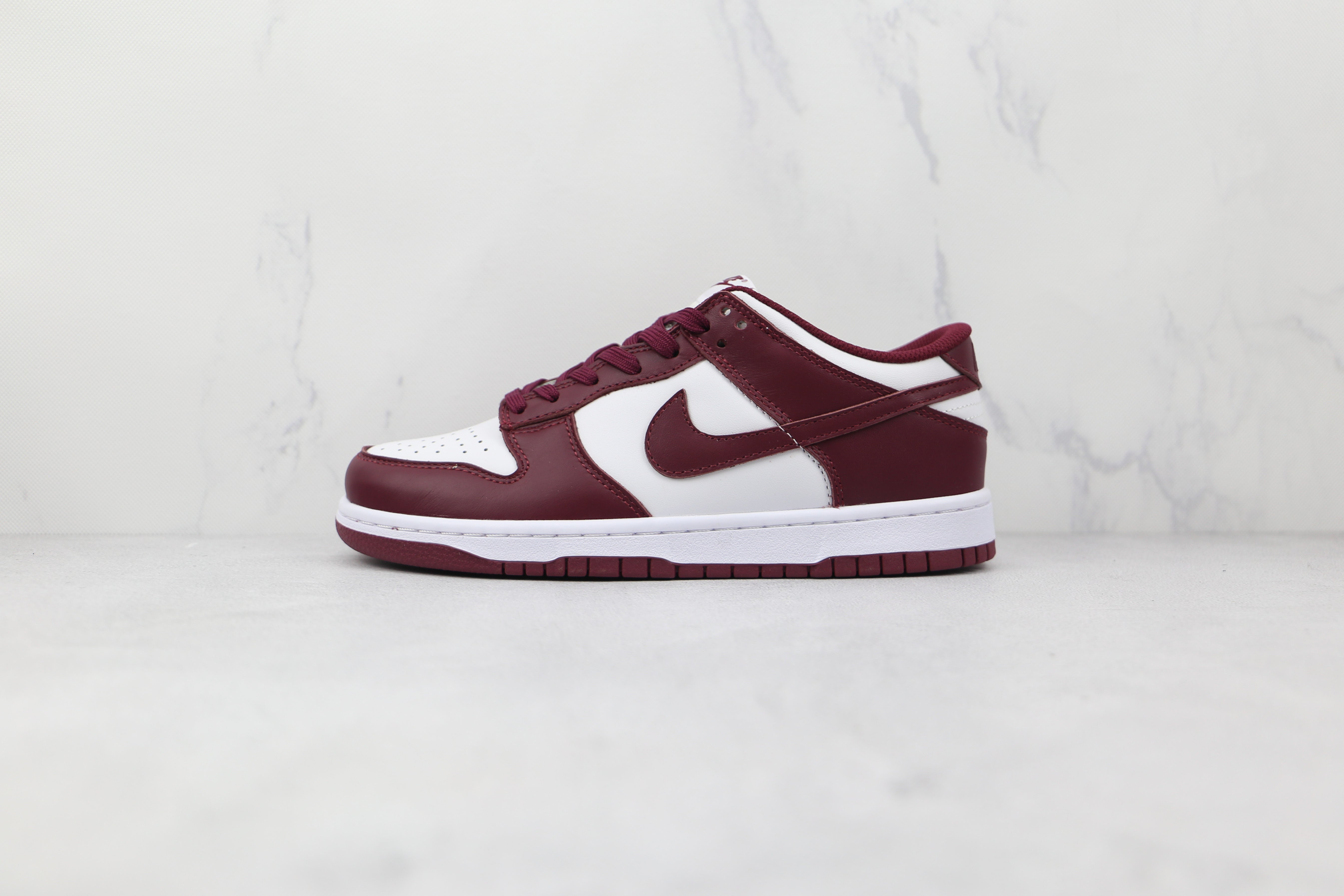 Tênis Nike Dunk Low Bordeaux