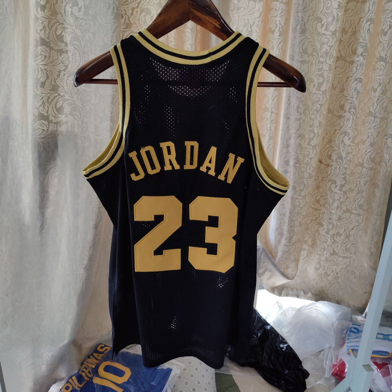 Regata Authentic Chicago Bulls Michael Jordan Championship Black Gold Jersey 1997/98 - OGJERSEYSHOP