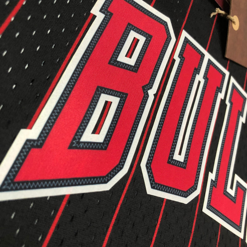 Regata Swingman Chicago Bulls Mitchell & Ness Hardwood Classics 1995/96 Preta/Vermelha - OGJERSEYSHOP