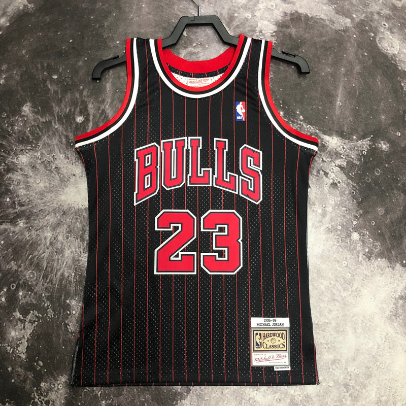 Regata Swingman Chicago Bulls Mitchell & Ness Hardwood Classics 1995/96 Preta/Vermelha - OGJERSEYSHOP